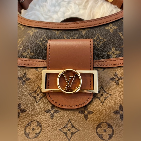 ❣️❣️❣️SOLD on IG❣️❣️❣️ Dauphine Hobo PM 2 way reverse monogram - Picture 2 of 10